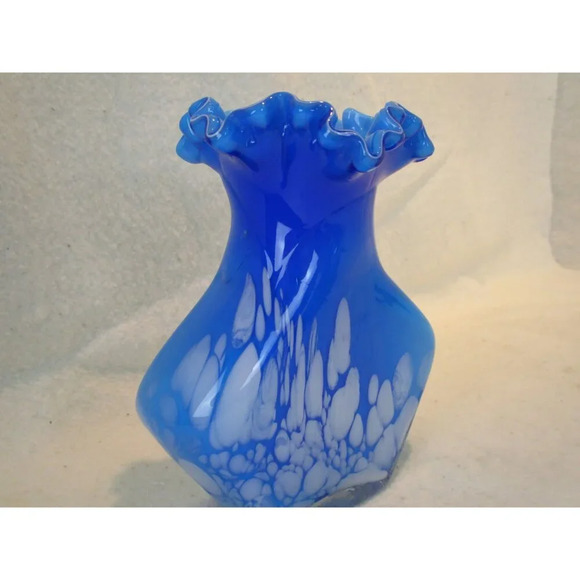 Vase, Vintage Art Blown Glass Ruffled edge design  Sky blue boho floral - Picture 3 of 6